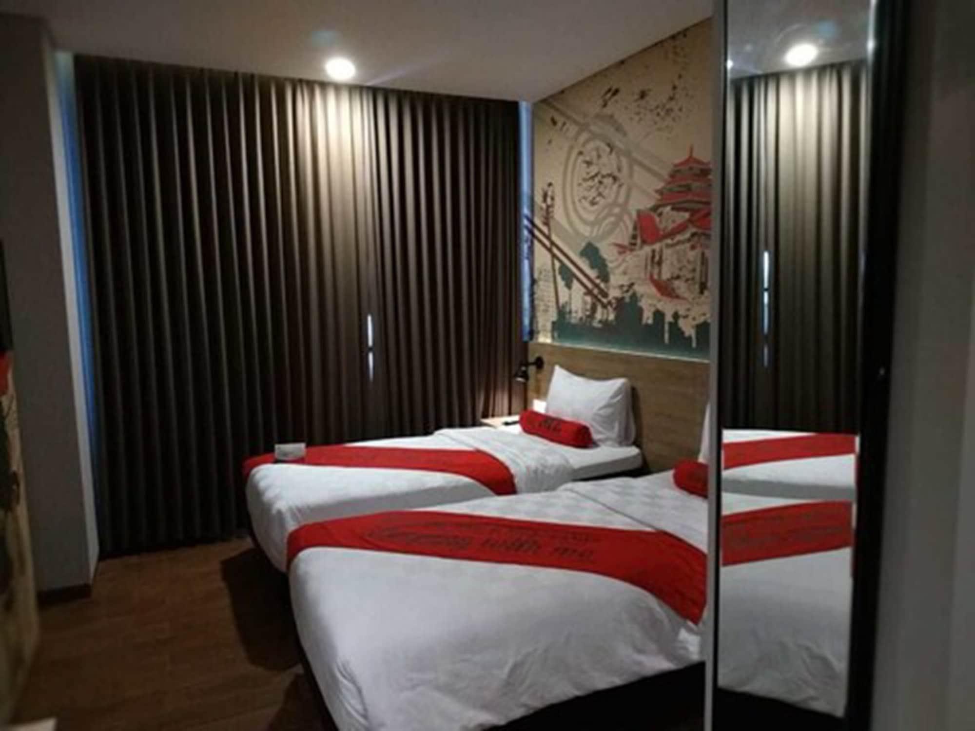 Hotel Fortunagrande Jembel מראה חיצוני תמונה