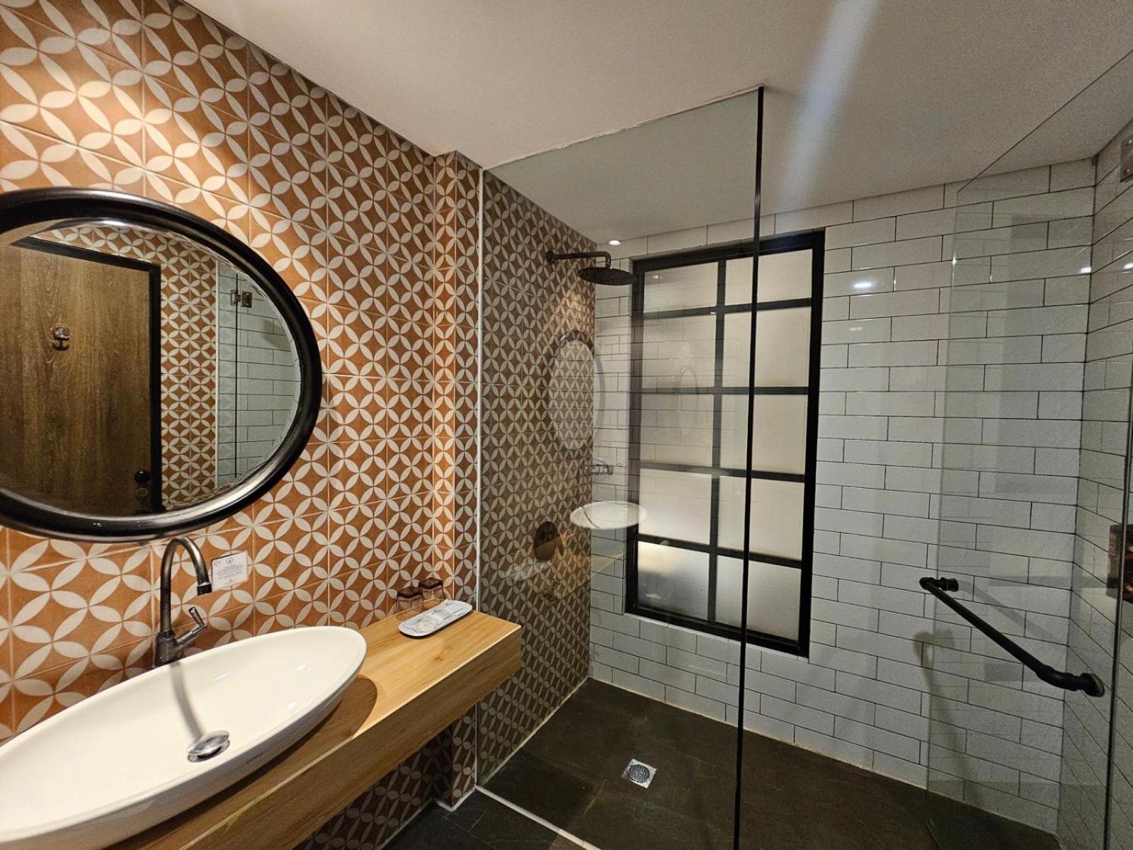 Hotel Fortunagrande Jembel מראה חיצוני תמונה