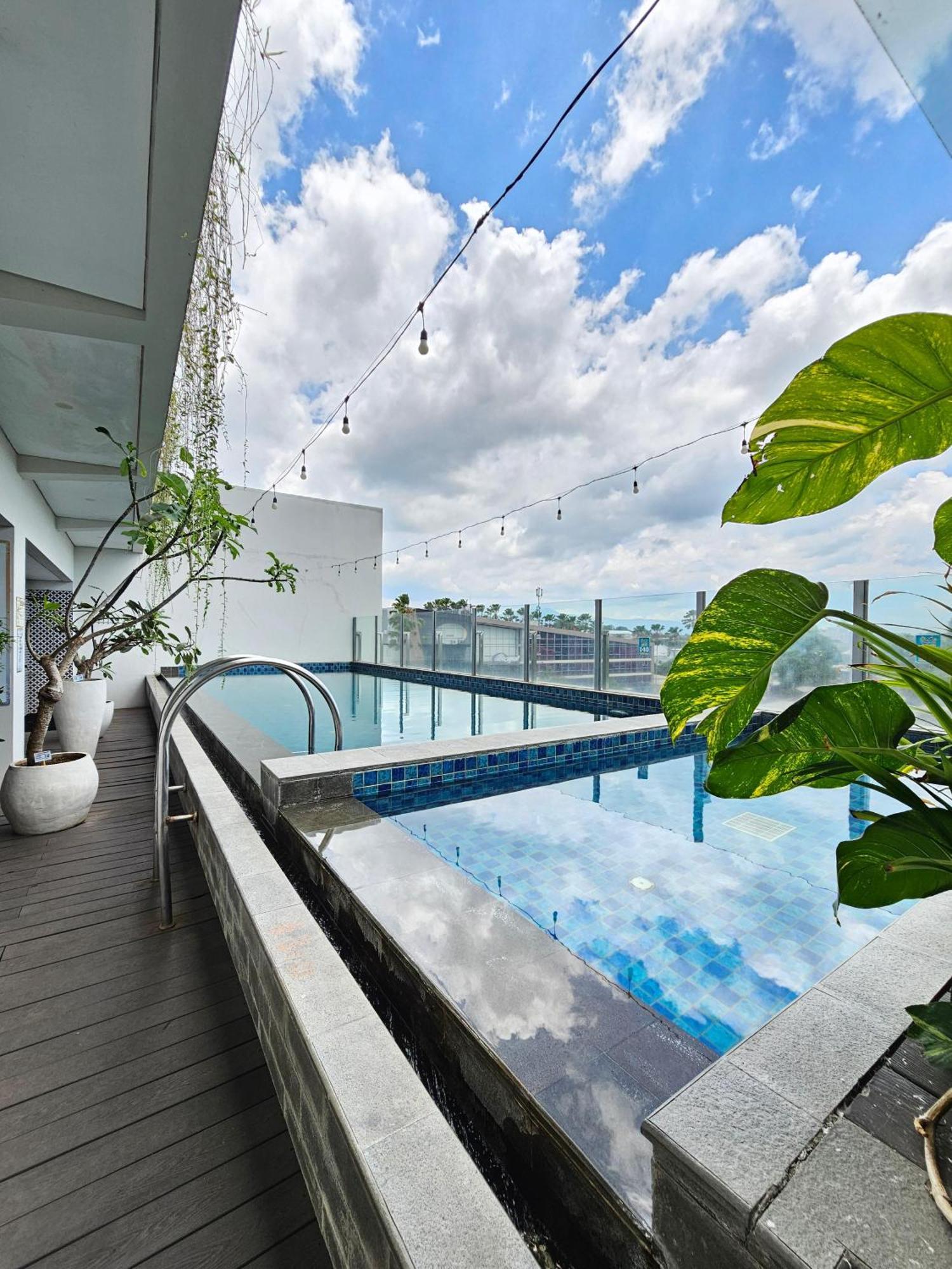 Hotel Fortunagrande Jembel מראה חיצוני תמונה
